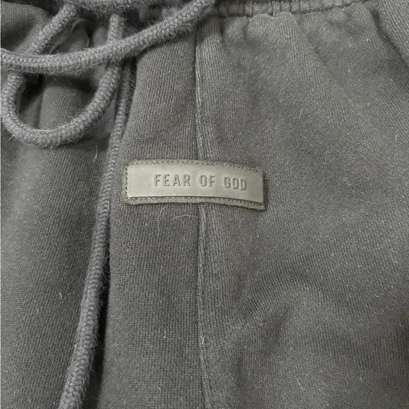 ESSENTIALS Fear of God Running Shorts Black Drawstring Loungewear Athleisure L - Picture 13 of 14